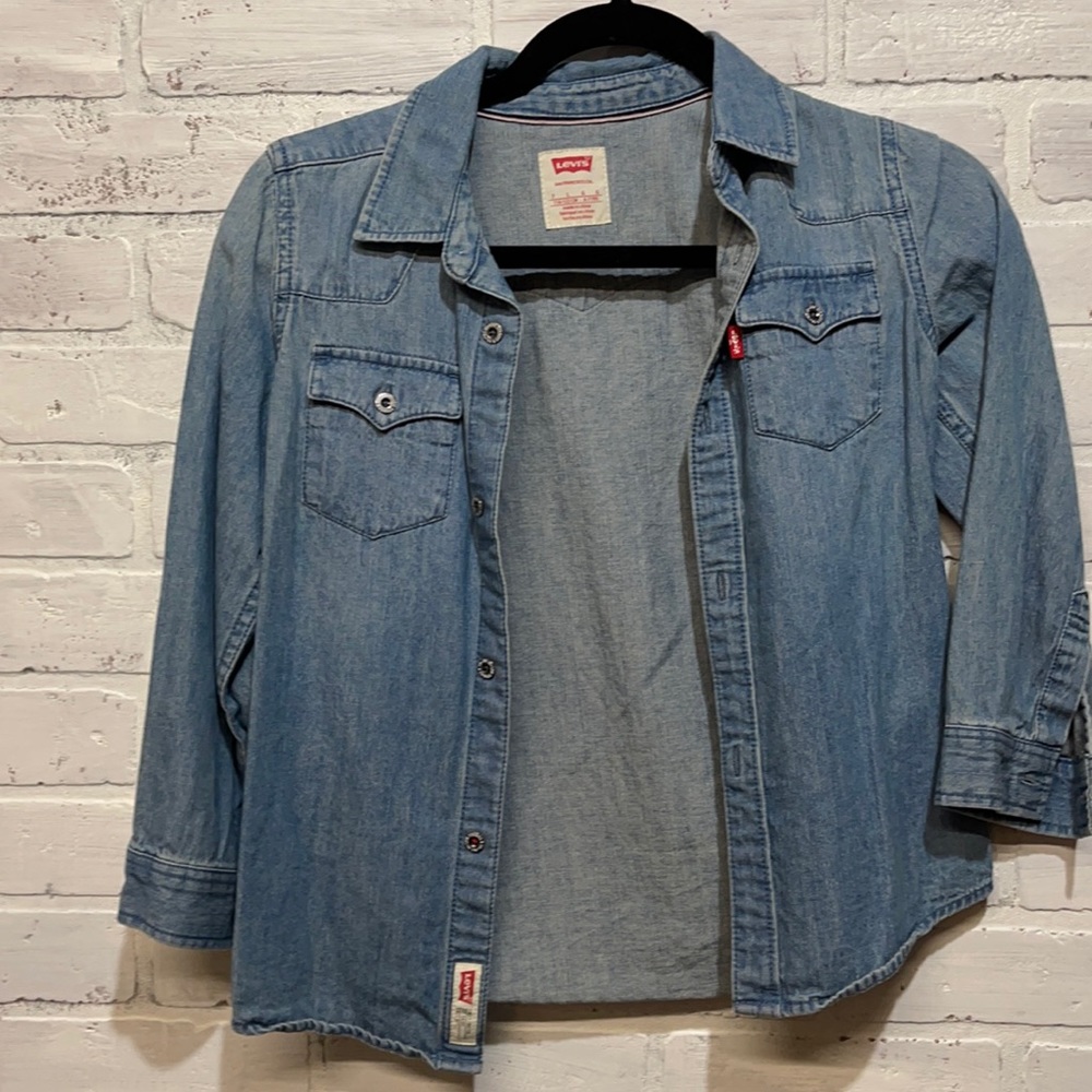 Large Levis Button up Shirt